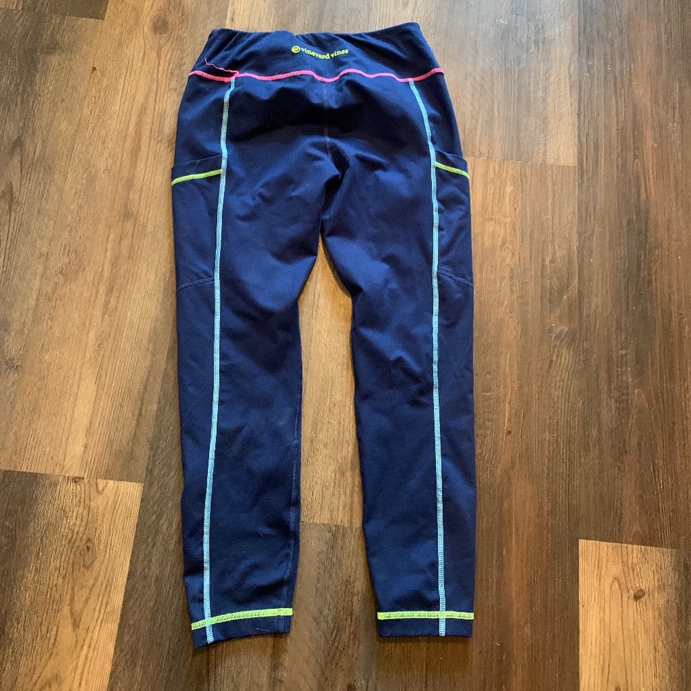 Vineyard Vines performance crop leggings with 2 phone pockets. Wornnonce